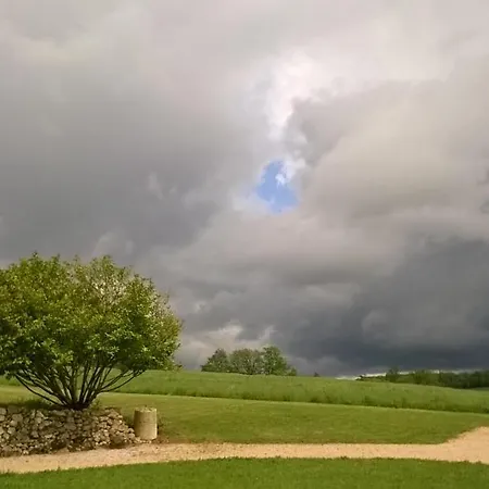 Le Logis Du Pradet Bed and breakfast 3*