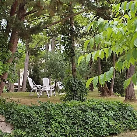 Le Logis Du Pradet לינה וארוחת בוקר 3*