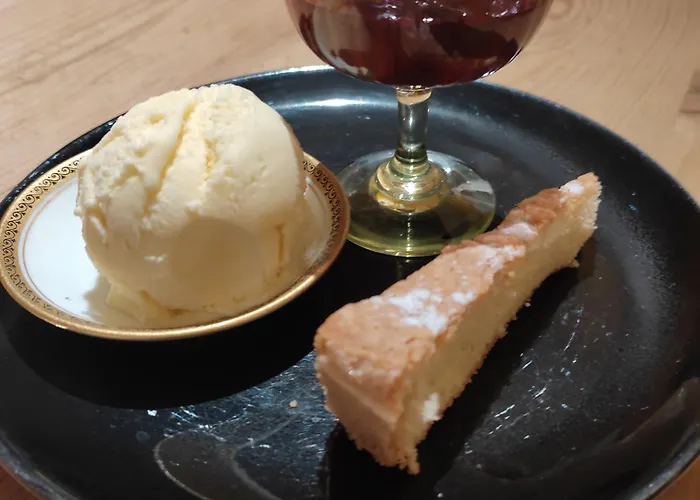 Le Logis Du Pradet Panzió